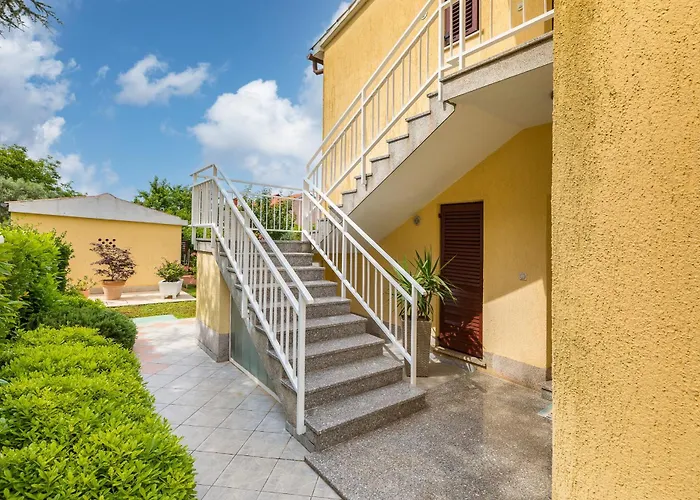 Aristela Apartment *